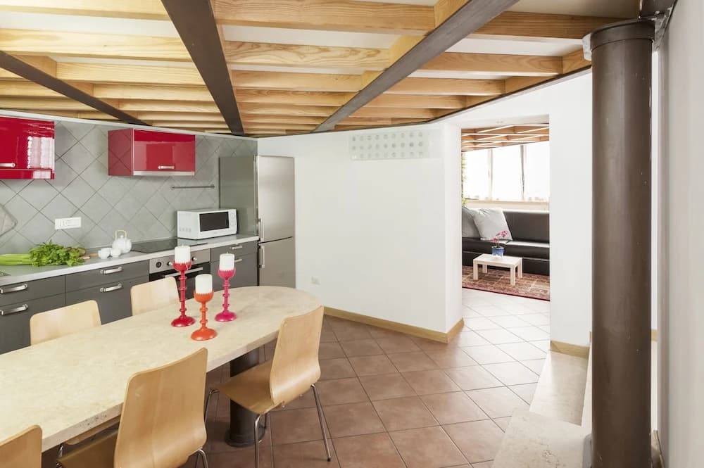 Inviting 3-bed Apartment in Roma 4mins to Colosseo - photo 15