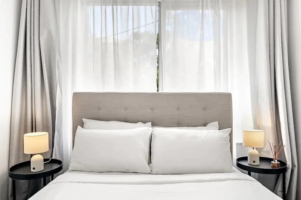 Serene 2-bed Apartment in St Kilda - photo 1