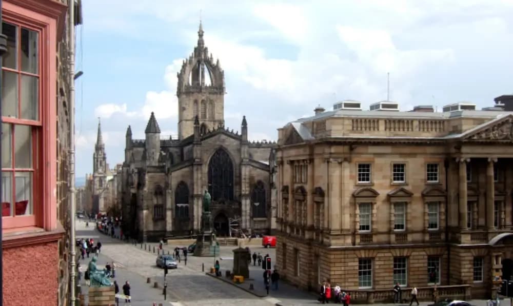 Lovely 2-bed Apartment in Old Town Edinburgh - photo 8