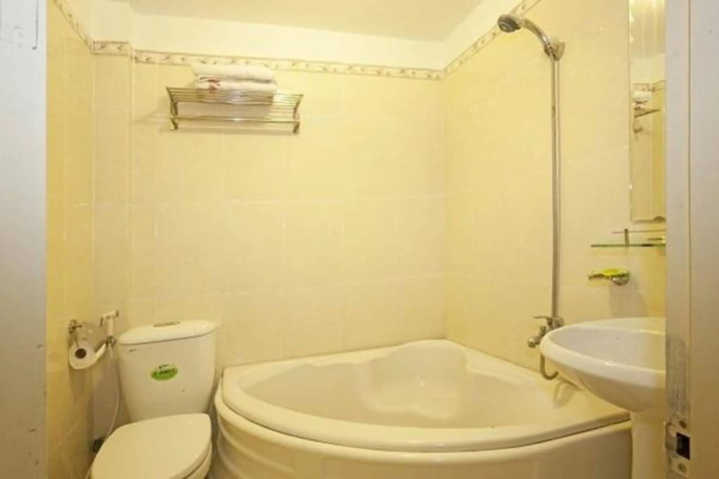 Camel City Hotel - photo 9