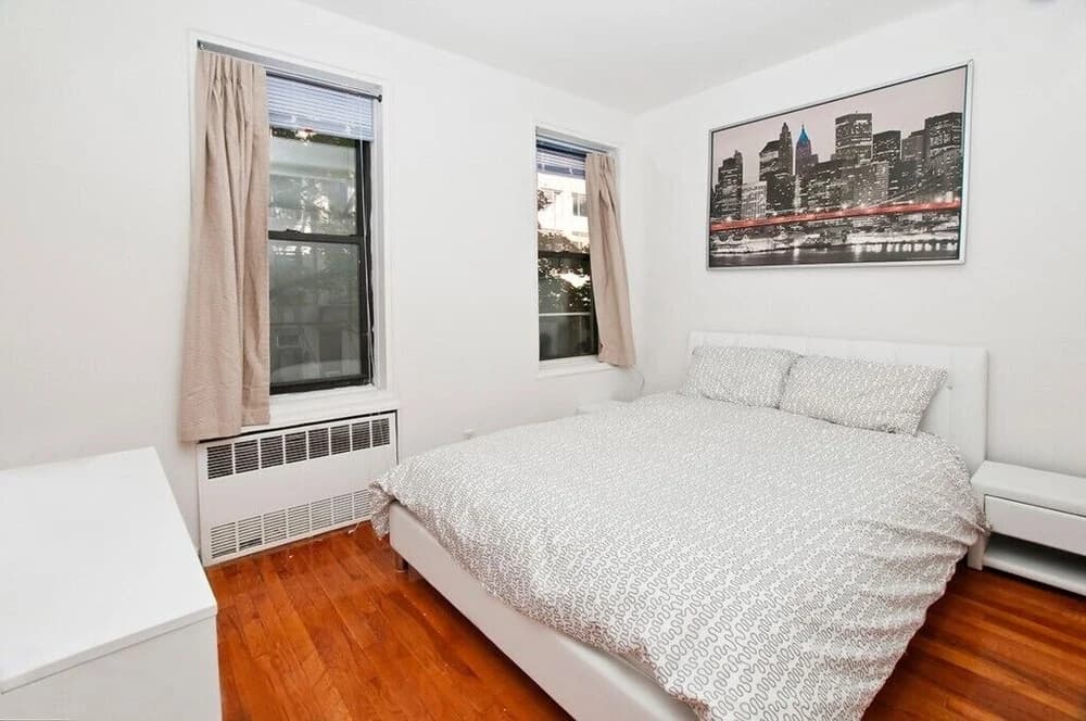 Renovated 2 BR on Upper East Side - photo 14