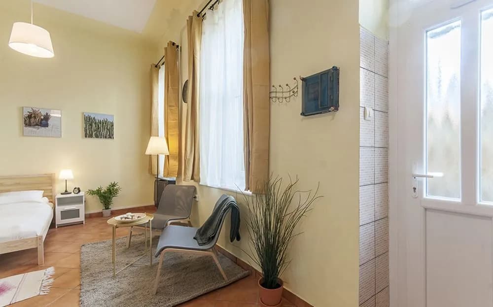 Curry Apartments - photo 9