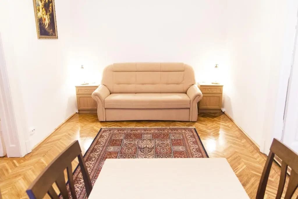 Authentic Budapest Apartment - photo 2