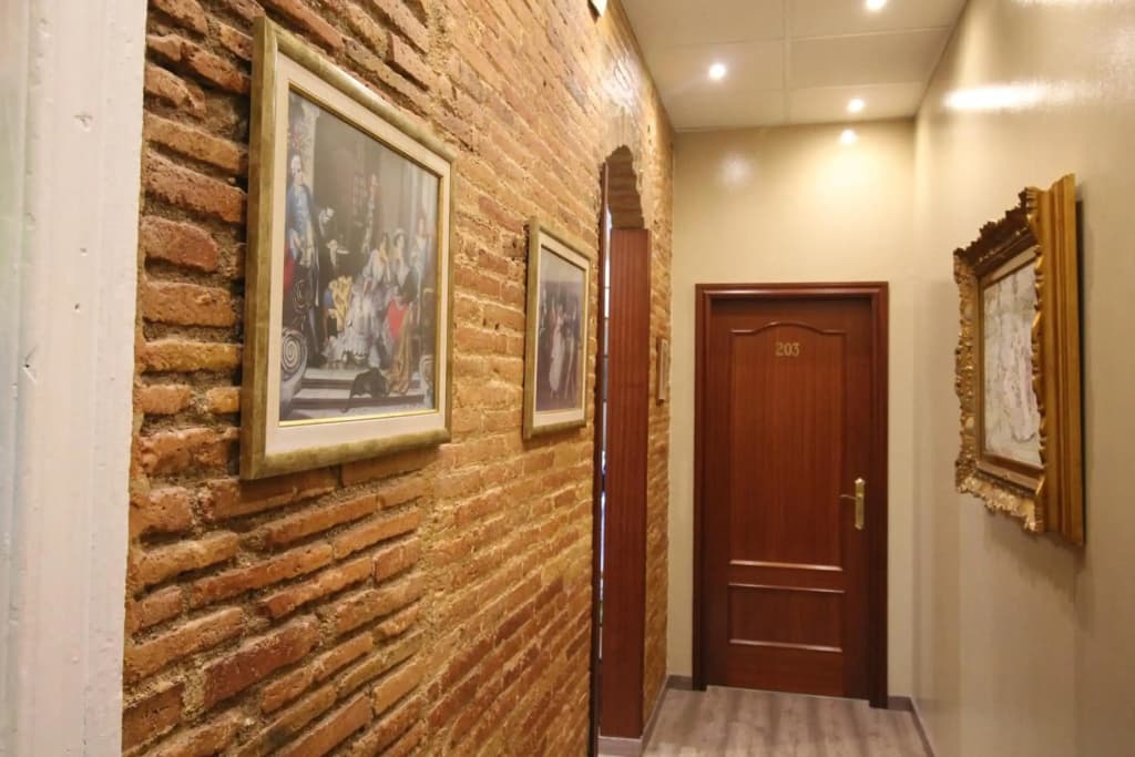 Hostal Orleans - photo 13