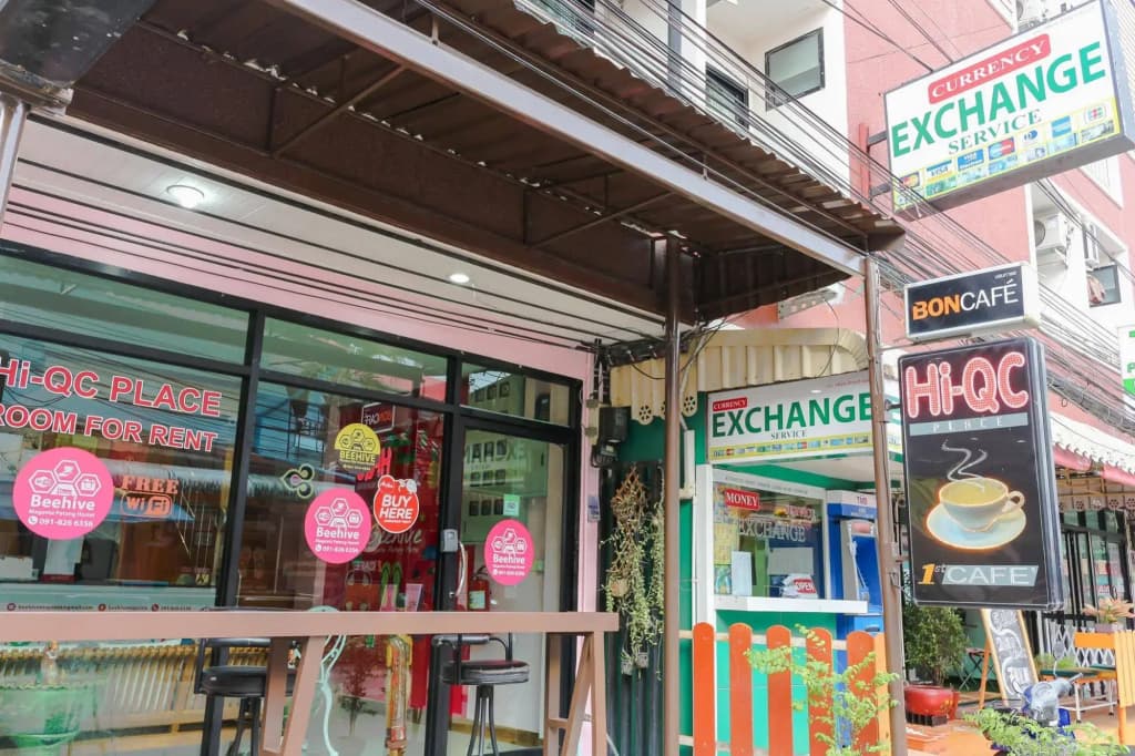 Beehive Magenta Patong Hostel - photo 24