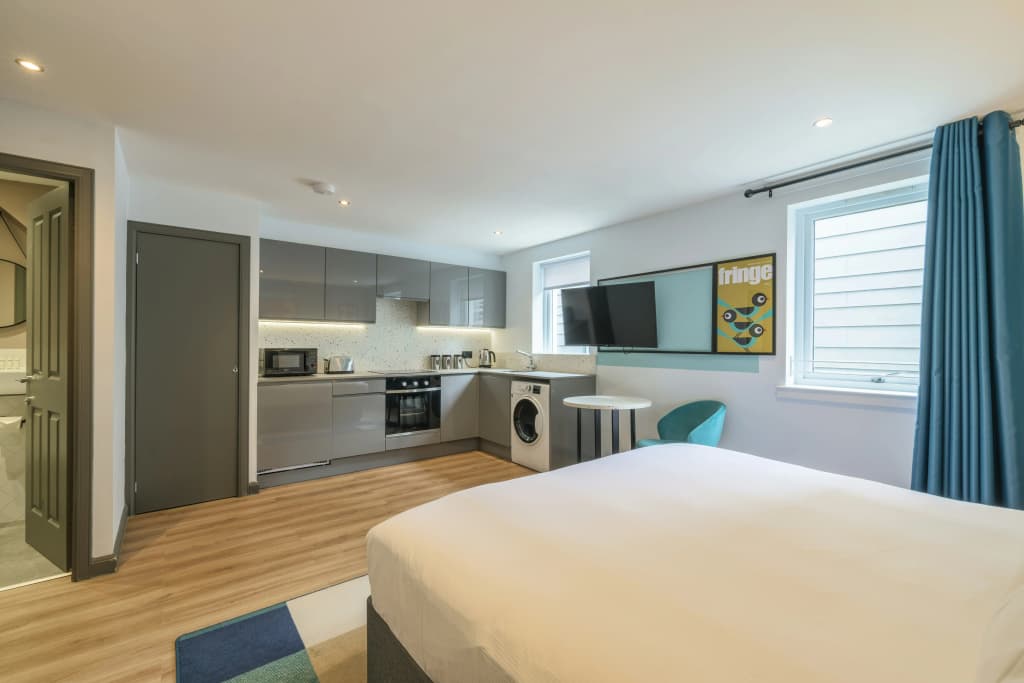 Holyrood Aparthotel - photo 6