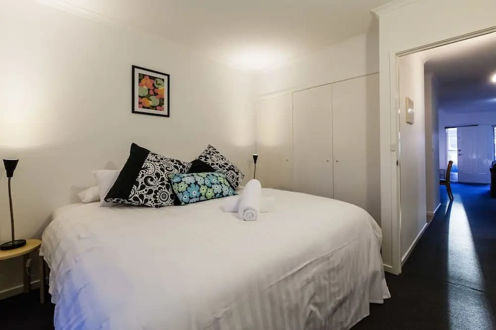 DAWN, 2BDR Carlton Apartment - photo 3