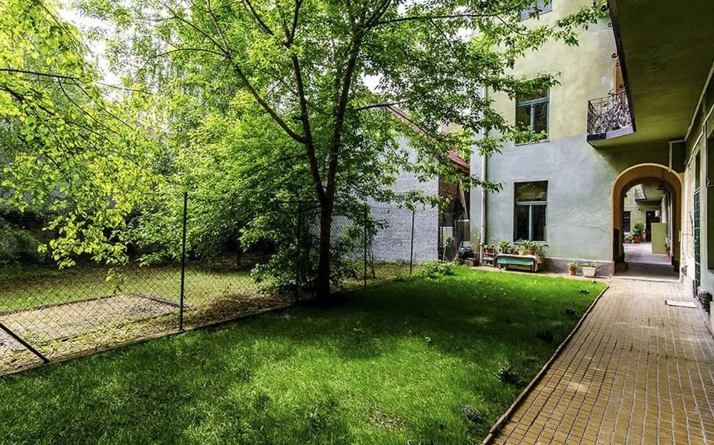 Curry Apartments - photo 10