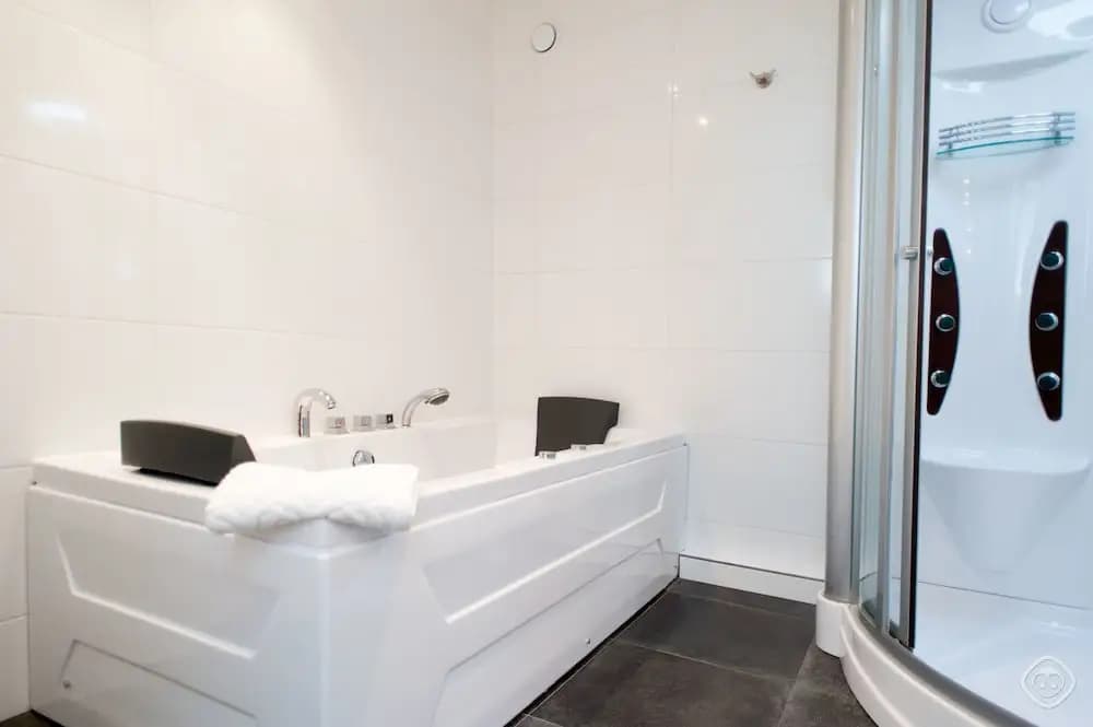 Lijnbaan Canal View Apartment - photo 9