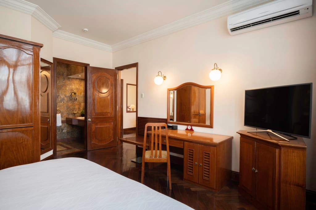 Hotel Majestic Saigon - photo 29