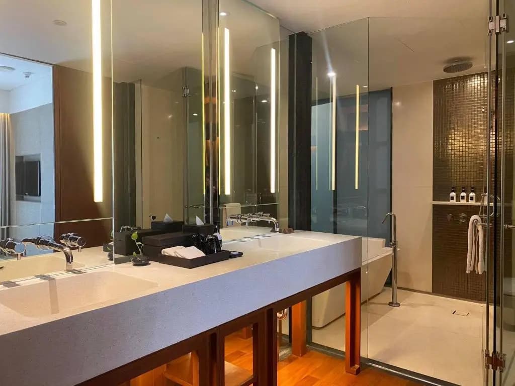 Hansar Bangkok Hotel - photo 10