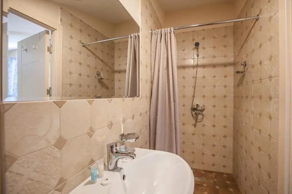 Caravan Hotel - photo 9