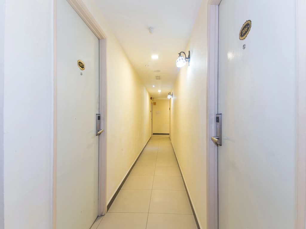 OYO 124 Hotel Seniman Sentul (Sanitized Stay) - photo 11