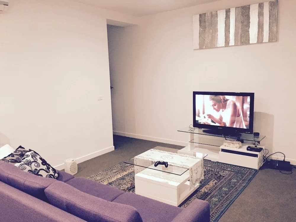 Modern Inner West Stay - photo 4