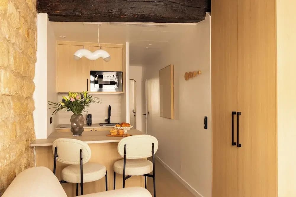 Modern Apartment -ac-1br-4p-pantheon - photo 4