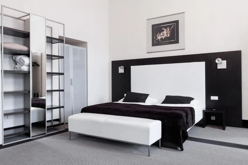 Old Town Square Residence by Emblem - photo 3