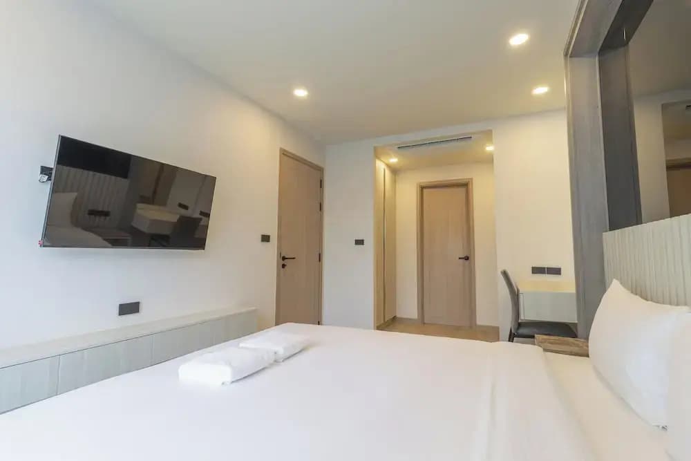 New Condo w Pool Gym Beach Nearby C247 - photo 2