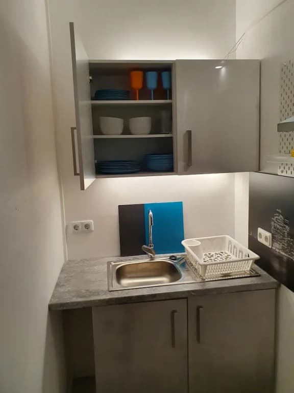 Central Lichtenberger Apartment - photo 13