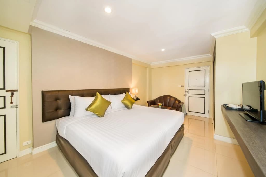 The Niran Grand Hotel - photo 25