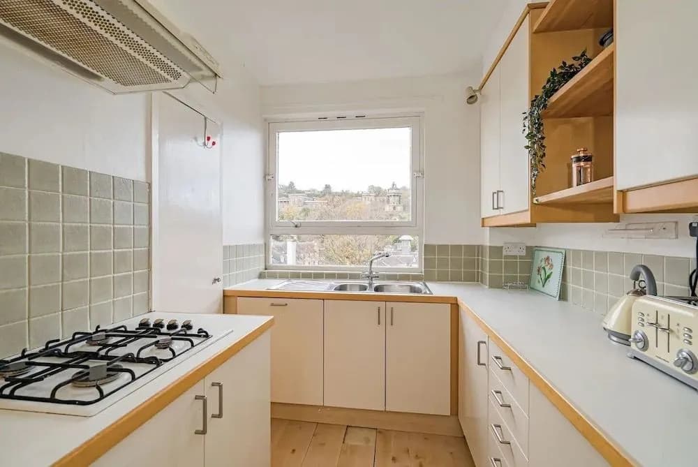 Royal Mile 2BR Apartment Private Balcony - photo 9