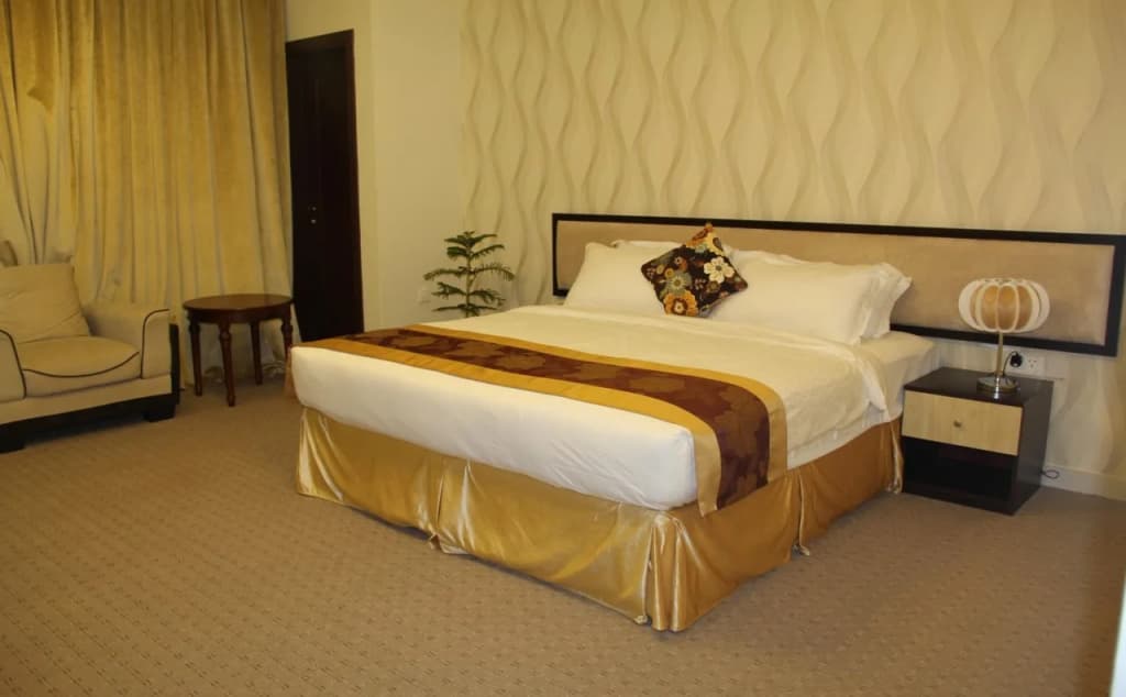 Peninsula Hotel - photo 4