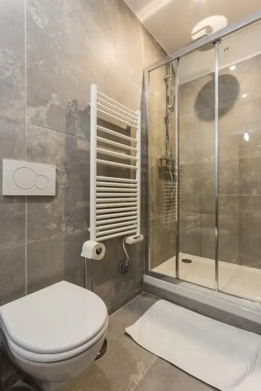 Elegant Apartment - 2bd/6p - Hotel de Ville - photo 8