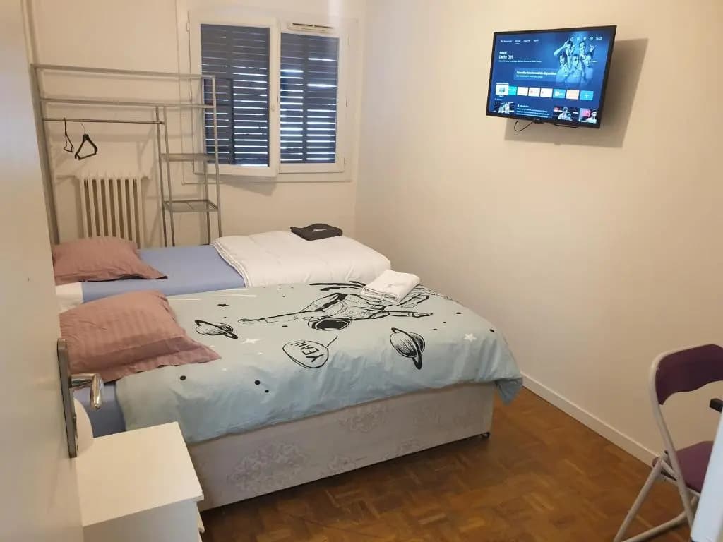 NEW CHEAP PRIVATE ROOM, KITCHEN , OVERWIEUW sea,TRAM on spot, 12 minutes from nice train station with tram , beach in 17 min tram , CHAMBRE PRIVÉE pas cher, cuisine équipée , tram sur place, APERÇU mer, 12 min de la gare de Nice avec le tram, 17 min plage - photo 1