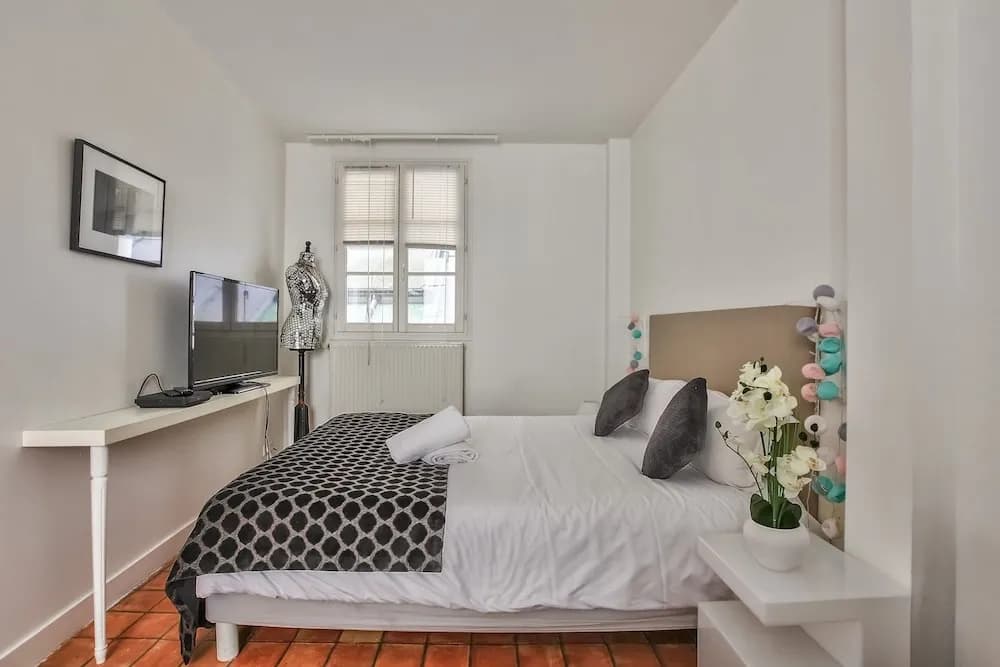 26 - Best Studio of Montorgeuil District - photo 6