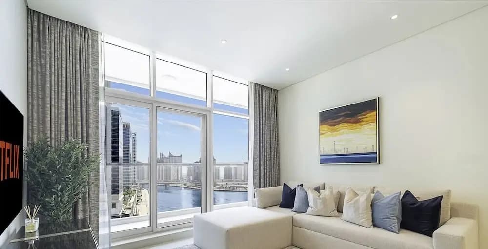 LUX The Bays Edge Canal View Suite - photo 1