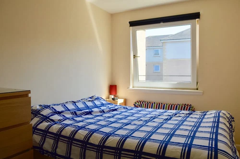 Modern Two Bedroom Flat in Leith - main photo
