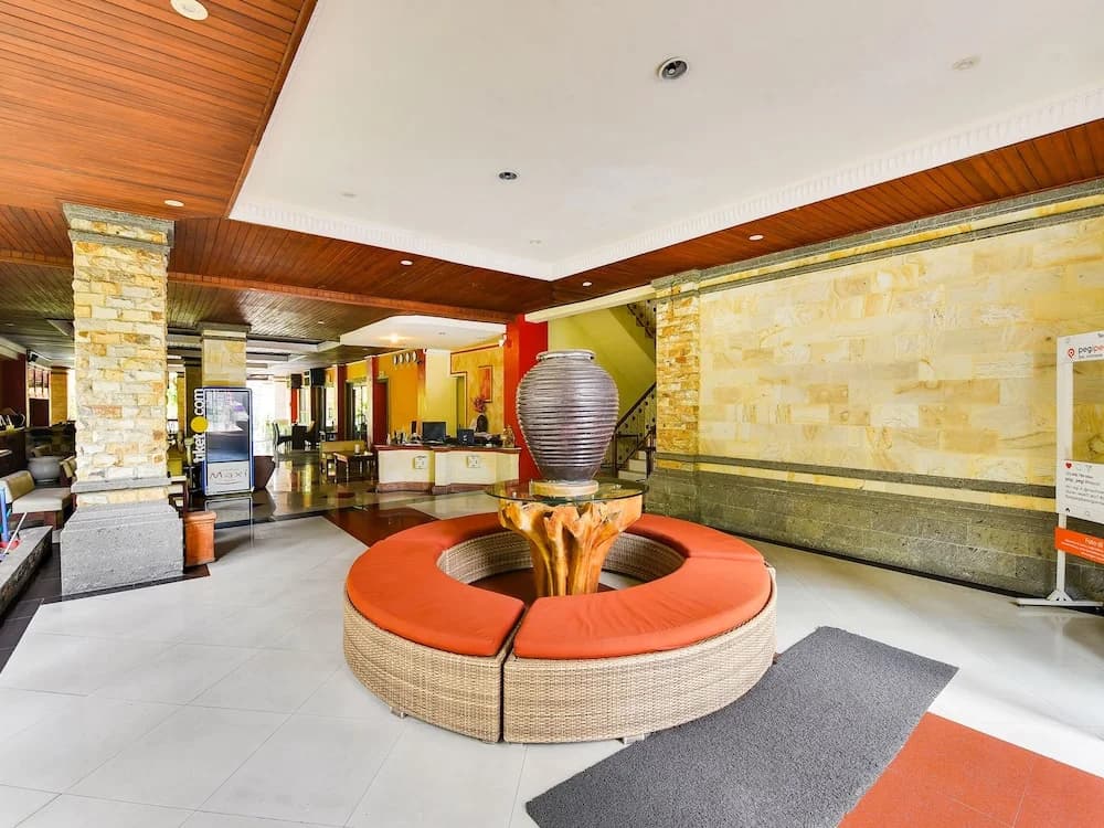 Super OYO Townhouse Oak Maxi Hotel Legian - photo 2
