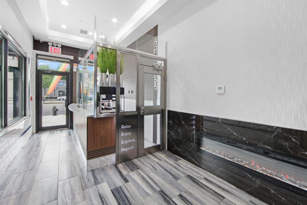 Hotel 365 Bronx - photo 10