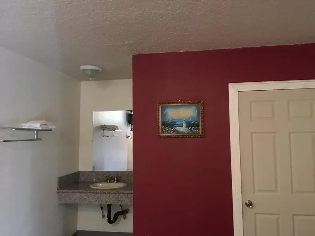 SandPiper Motel - photo 13