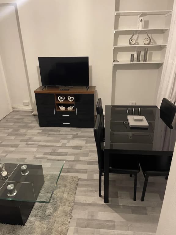 Lovely 2-bed Apartment in London - photo 3
