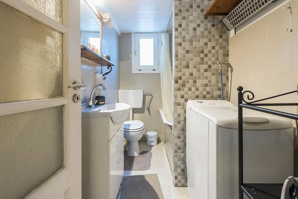 Stylish 1BR Retreat in Central Athens - photo 8