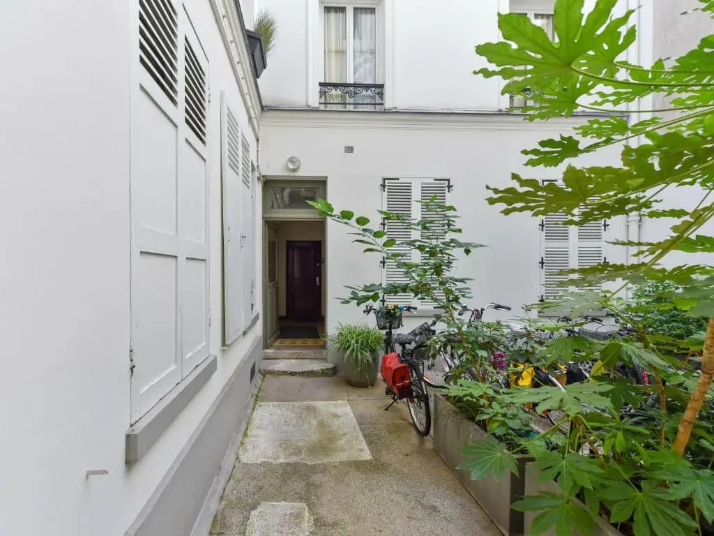 Welkeys - Crozatier Apartment - main photo