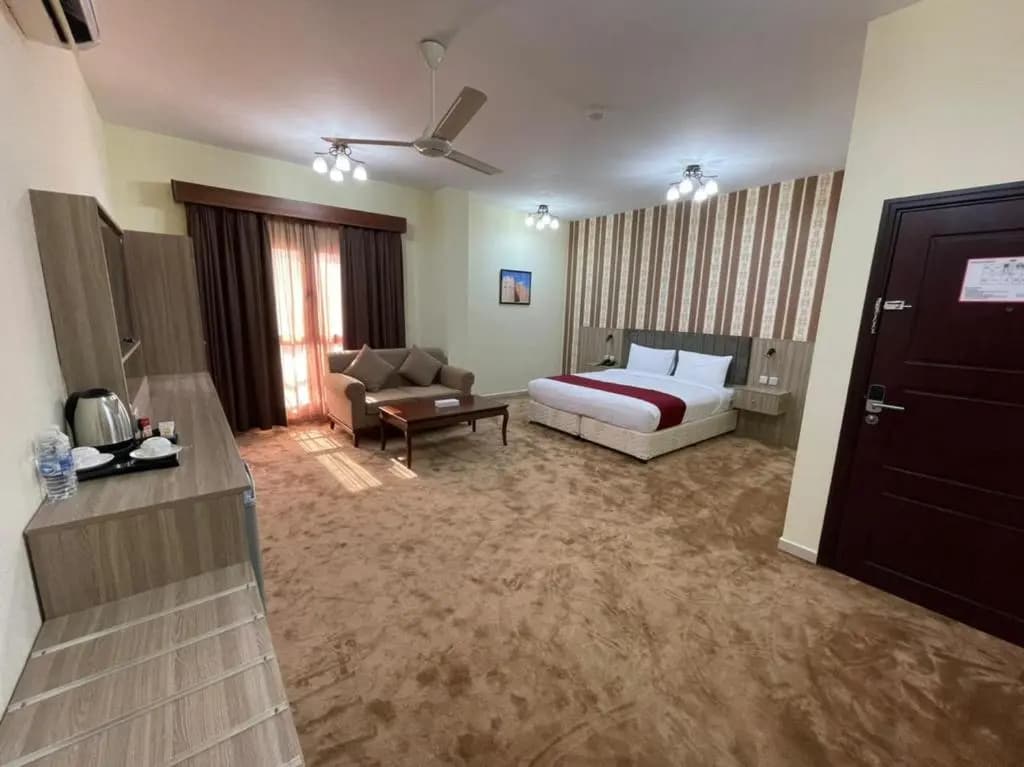 Royal Hotel - photo 7