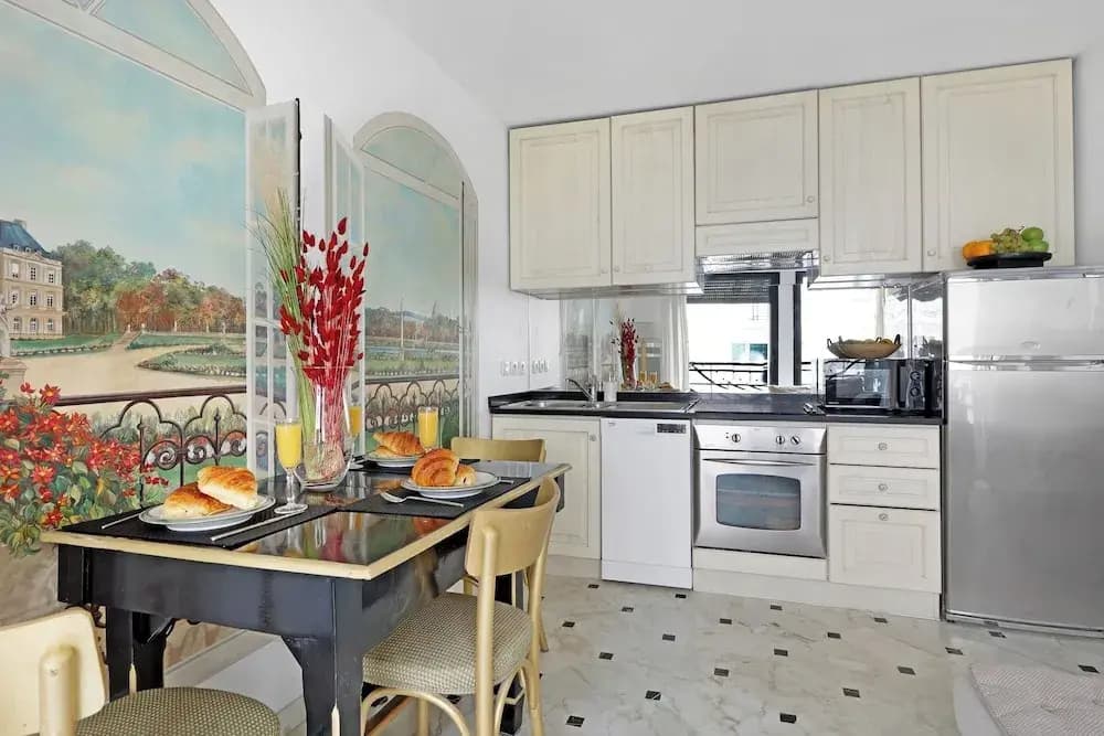 Stylish 2BR for 6 by Champs-Elysees - photo 7