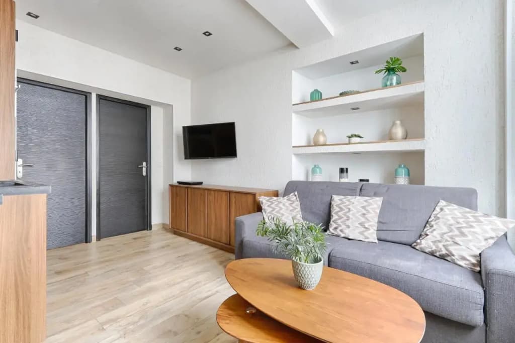 Home Suite Home Canal Saint Martin 2BR - photo 3