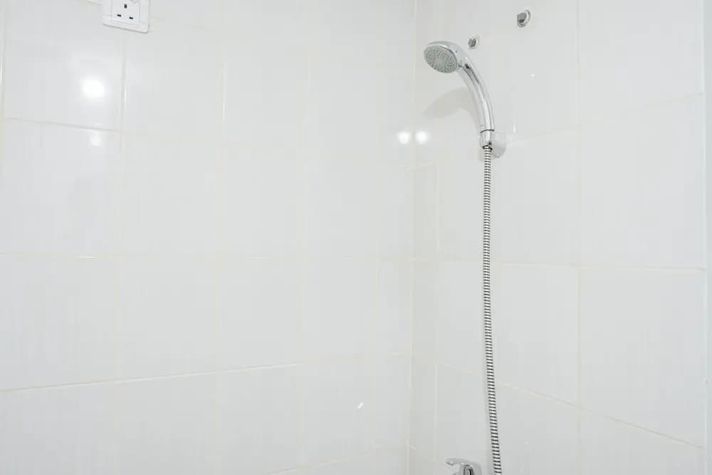 Nice And Comfy Studio At Amethyst Apartment - photo 18