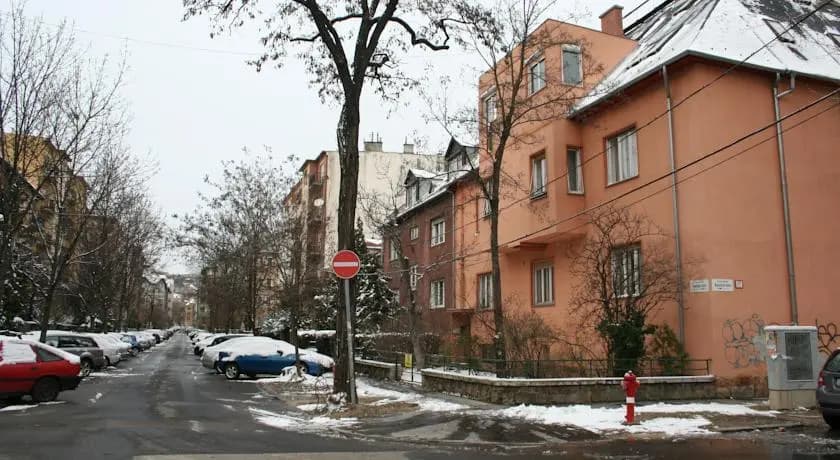 Karat Guesthouse - photo 8