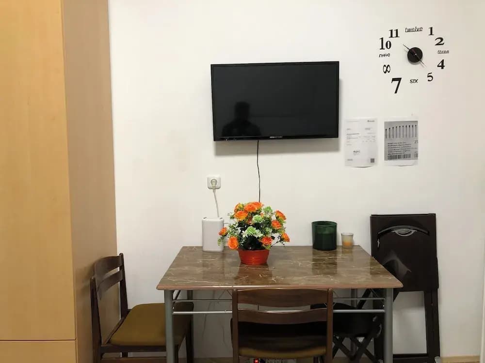 Charming 1BR Apt With Garden Danube - photo 5