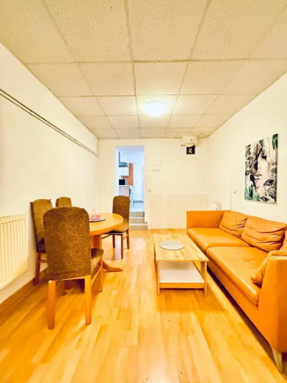 Cozy 2BR Apt Sleeps 6 Direct City Access - photo 10