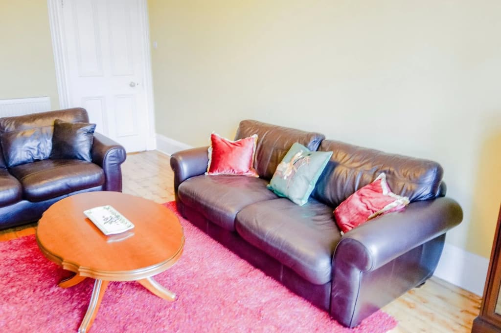Newly Furnished Flat on Leith Walk, Sleeps 4 - photo 4
