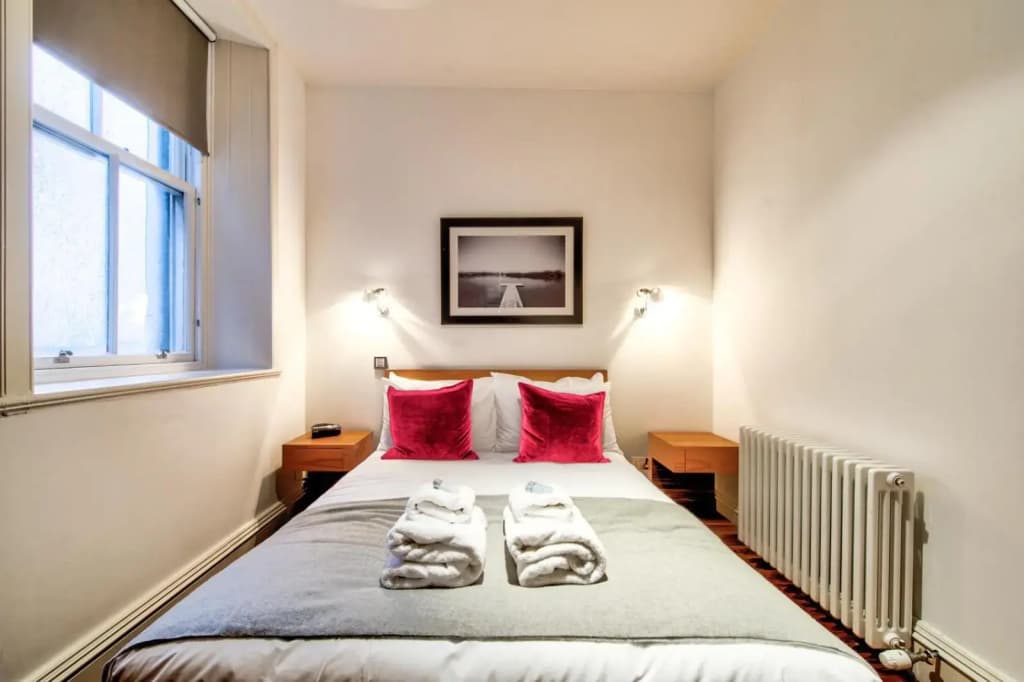Sumptuous 2BR Apt Next To Edinburgh Castle! - photo 8