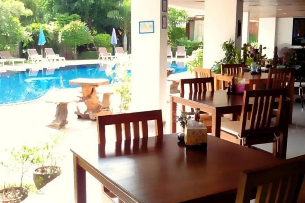 Chaweng Lakeview Condotel - photo 25