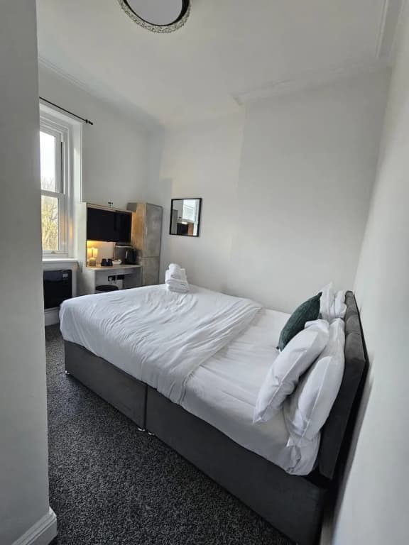 Edinburgh City Hotel - photo 4