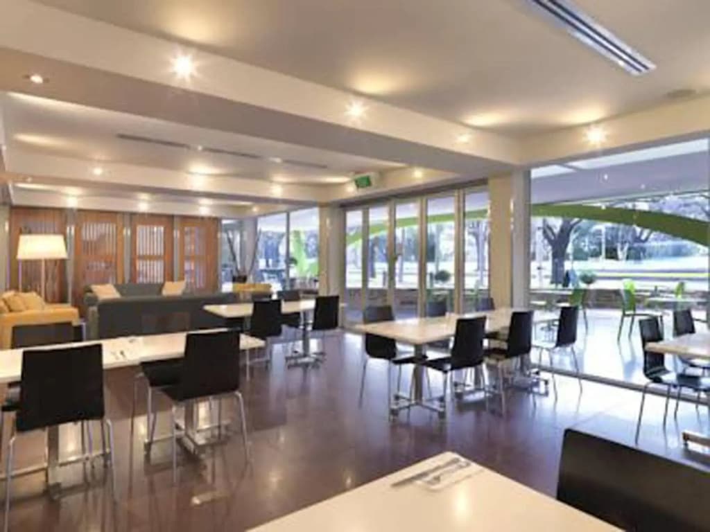 Park Inn By Radisson Melbourne Carlton - photo 25