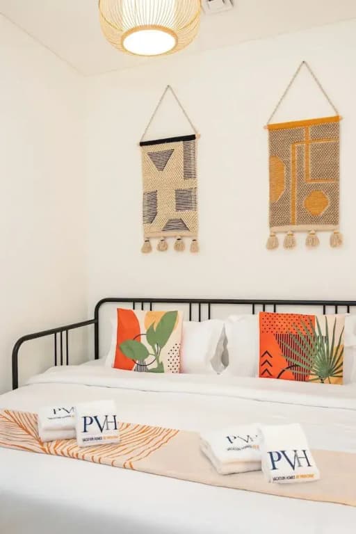 PVH - Stylish 1BR with Study - The Crest - photo 36