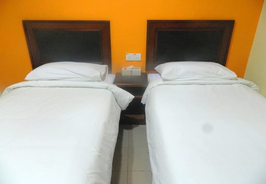 Embassy Hotel - photo 8
